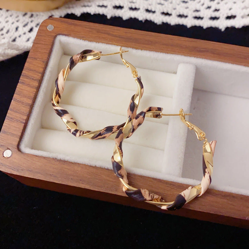 Luxury Leopard Twisted Metal Hoop Earrings – Elegant Design