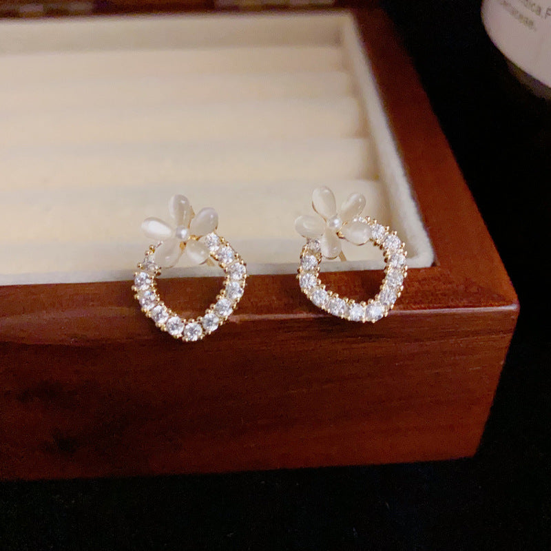 14K Gold Flower Diamond-Shaped Stud Earrings – Delicate Chic Design