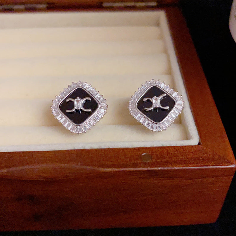 14K Gold Full Zircon Rhombus Ear Clip - Chic Elegance Design