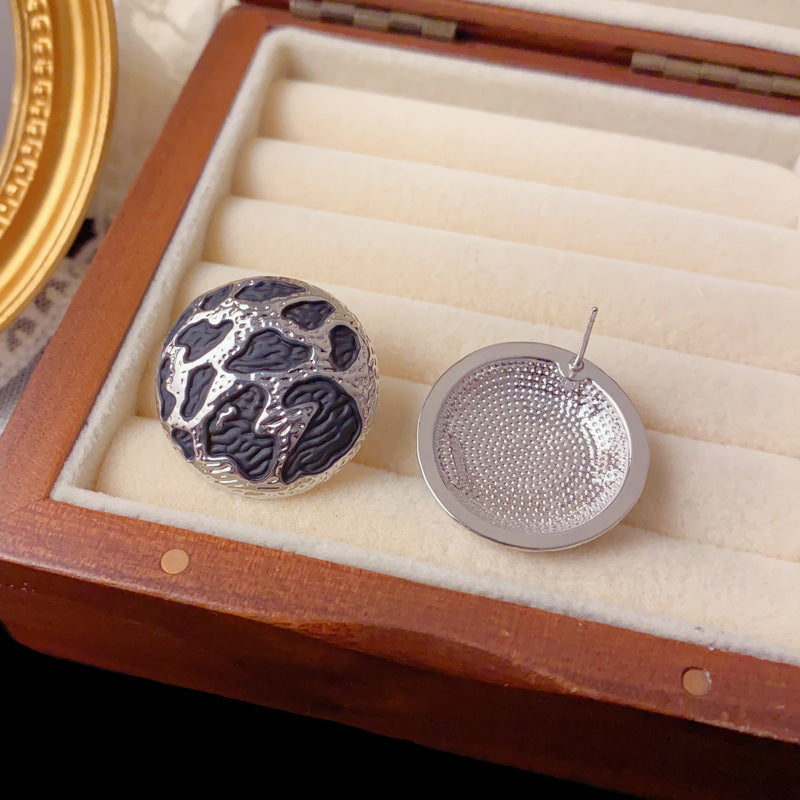 Luxury Textured Leopard Circle Stud Earrings – Bold Retro Design