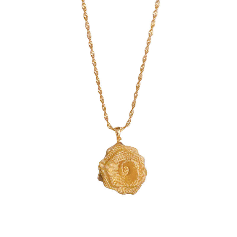 Luxury 18K Gold Rose Pendant Necklace – Clavicle Chain Elegant Design