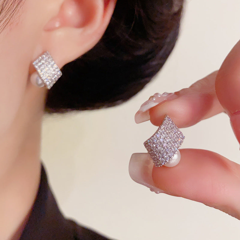 Luxury Geometric Square Pearl Stud Earrings – Elegant Design