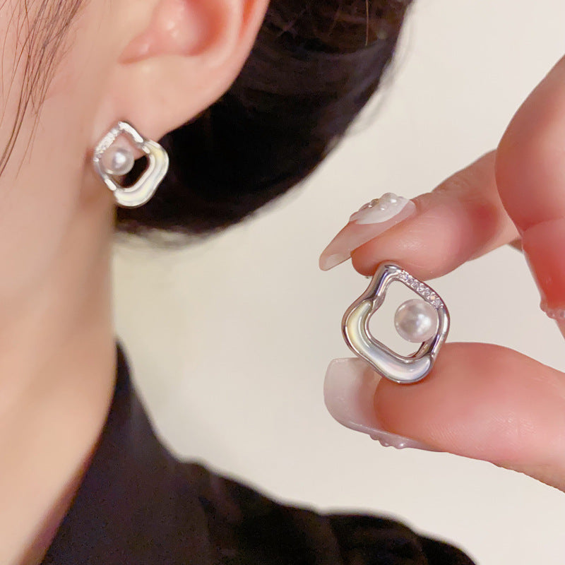 Luxury Mother-of-Pearl Geometric Stud Earrings – Elegant Design