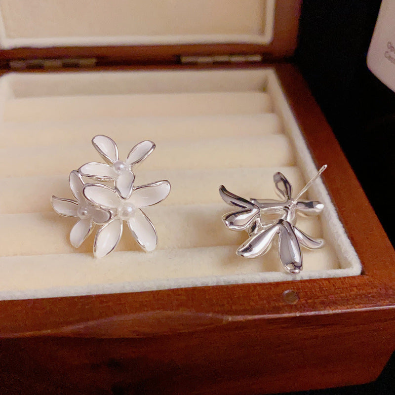 Silver-Plated Bold Enamel Petal Stud Earrings – Elegant Floral Design
