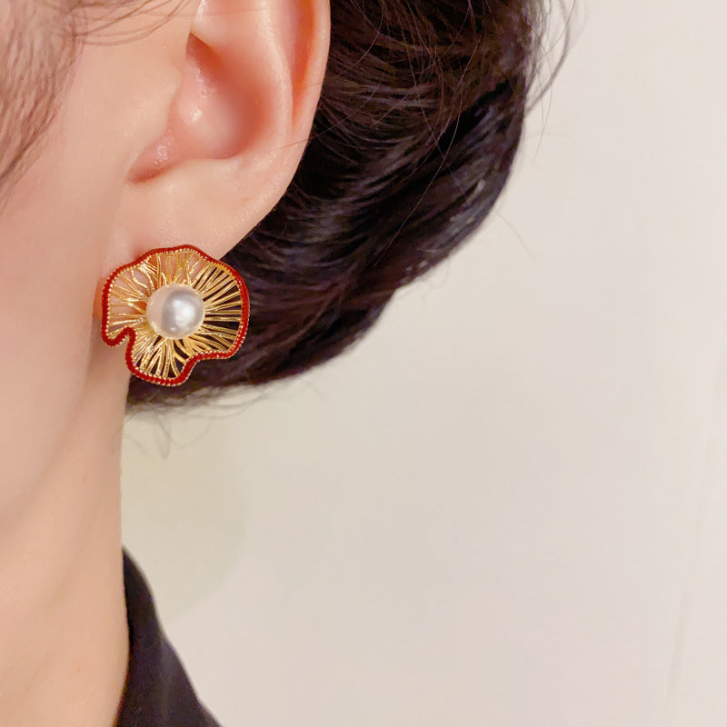 Elegant Red Curled Leaf Pearl Gold Earrings – Floral Design