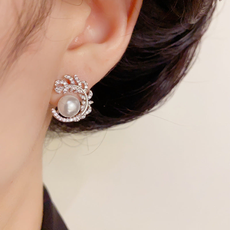 14K Gold Feather Pearl Stud Earrings – Sparkling Minimalist Design