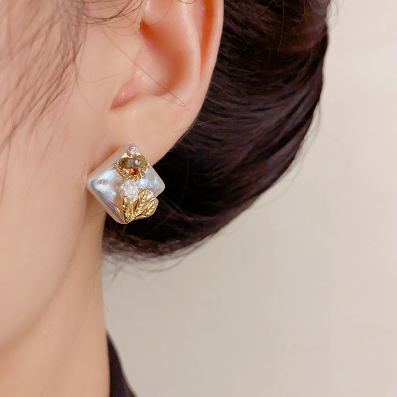 Elegant Baroque Pearl Rhombus Stud Earrings – Geometric Design