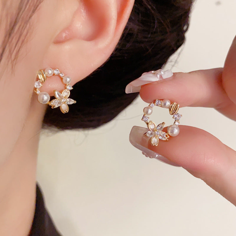 Luxury Zircon Flower & Pearl Round Stud Gold Earrings – Elegant Design