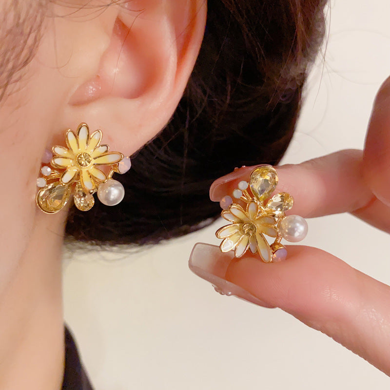14K Gold Sweet Yellow Enamel Daisy Stud Earrings – Elegant Design