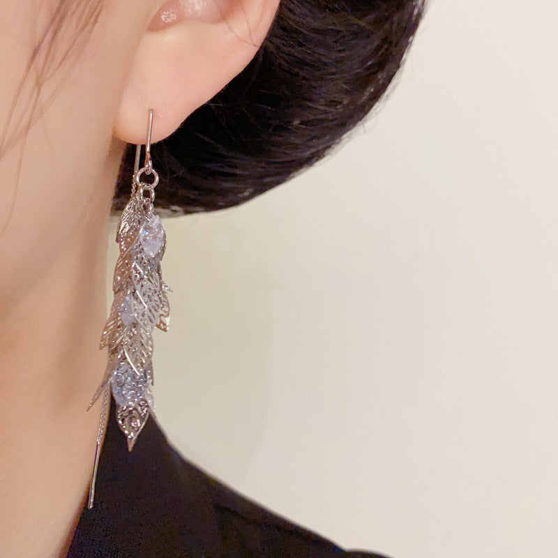 Luxury Hollow Metal Leaf Tassel Ear Threader Earrings – Elegant Design