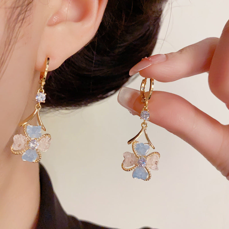 14K Gold Sweet Zircon Heart & Flower Tassel Earrings – Elegant Design