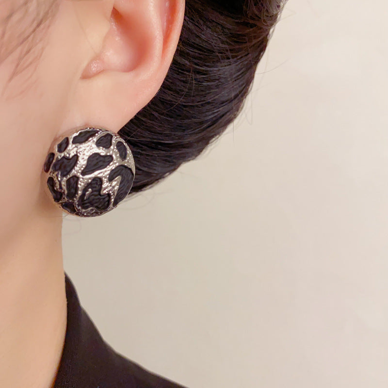 Luxury Textured Leopard Circle Stud Earrings – Bold Retro Design