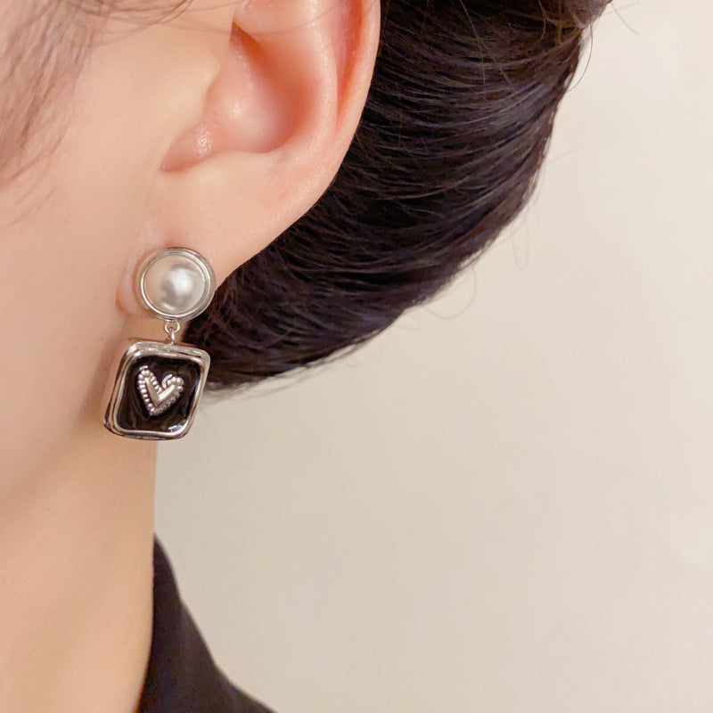 Elegant Pearl Square Heart Drop Earrings – Geometric Design