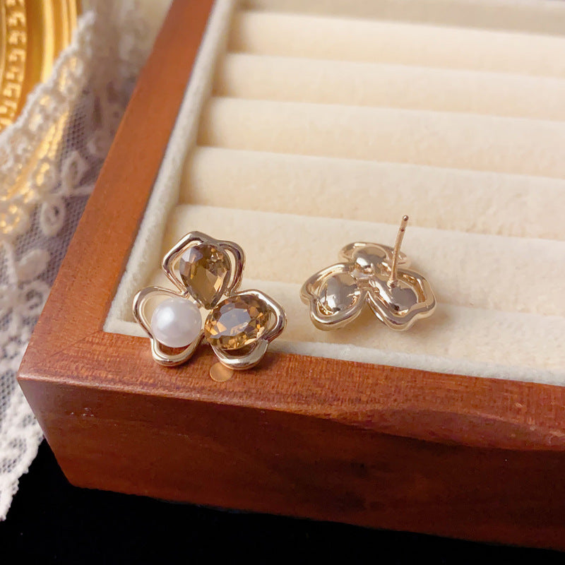 Luxury Rhinestone Pearl 3 Leaf Flower Stud Earrings – Elegant Design