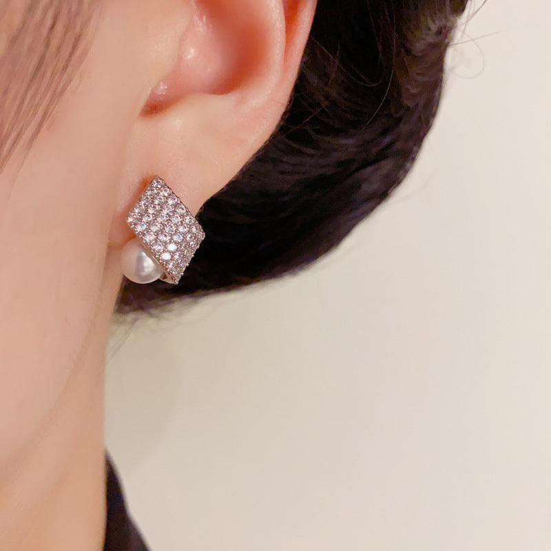 Luxury Geometric Square Pearl Stud Earrings – Elegant Design
