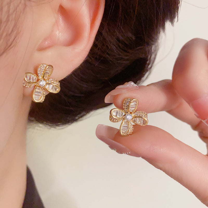 Luxury Full-Zircon Flower Stud Gold Earrings – Elegant Floral Design