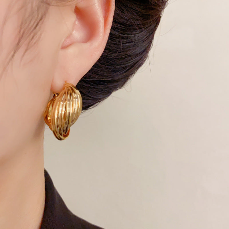 18K Gold Luxury Twisted Metal Mini Hoop Earrings – Elegant Design