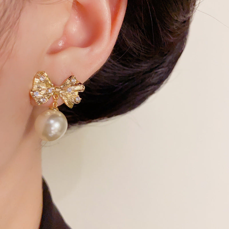 Luxury Zircon Metal Bow & Pearl Earrings – Elegant Design