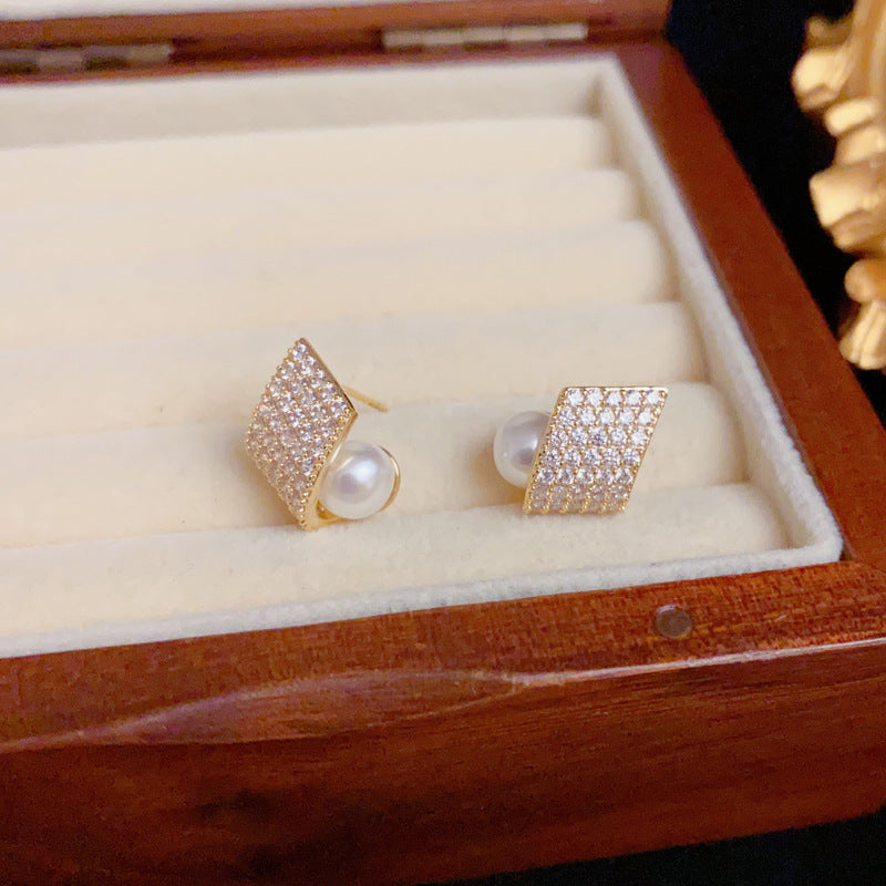 Luxury Geometric Square Pearl Stud Earrings – Elegant Design