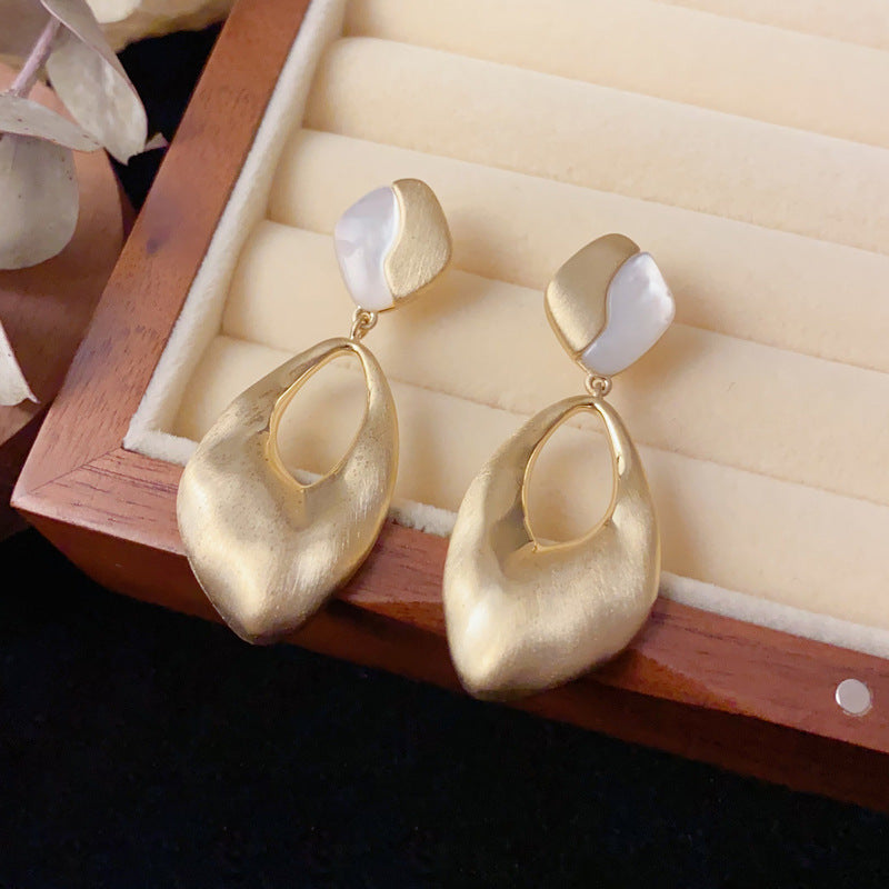Elegant Mother-of-Pearl Geometric Brushed Drop Earrings – Retro Design