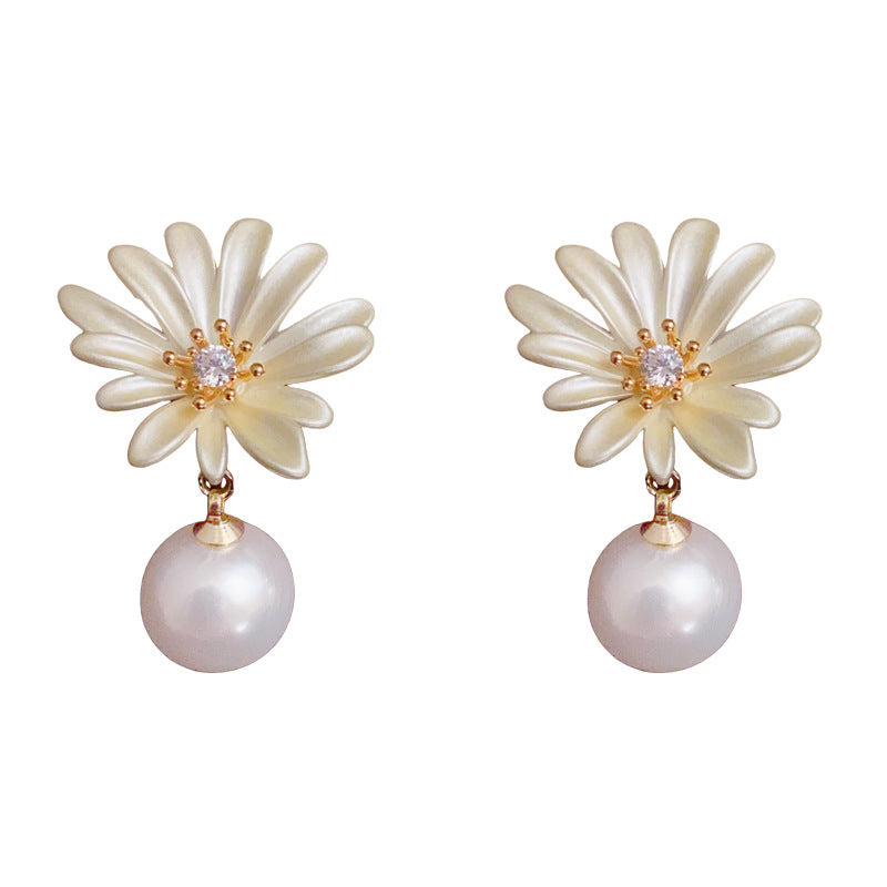 Luxury Enamel Daisy & Pearl Drop Earrings – Elegant Floral Design
