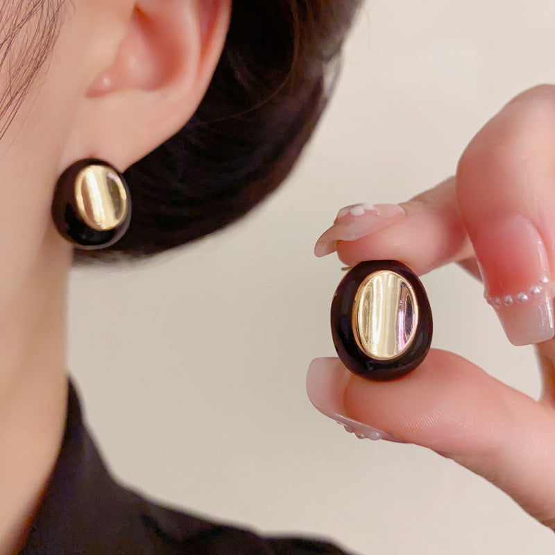 Luxury Metal Oval Stud Earrings – French Retro Design