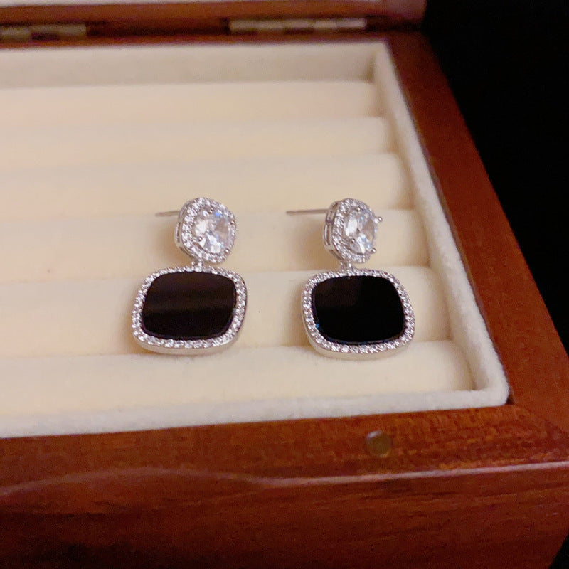 أقراط متدلية من الذهب عيار 14 قيراطًا مطلية بالزركون الهندسي - تصميم أنيق