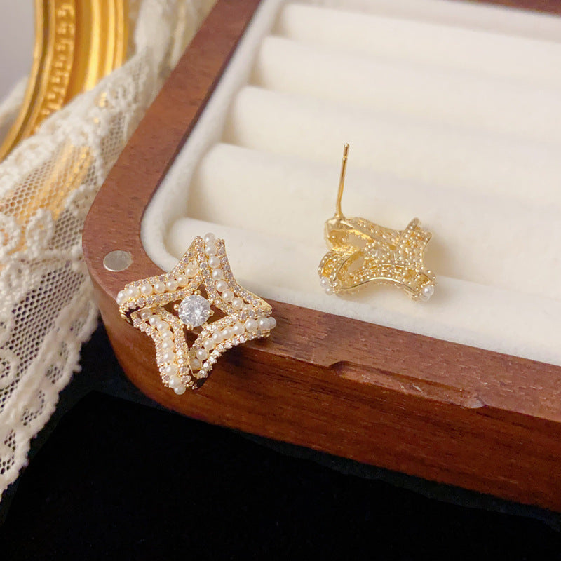 Elegant Full-Zircon Pearl Rhombus Stud Earrings – Geometric Design
