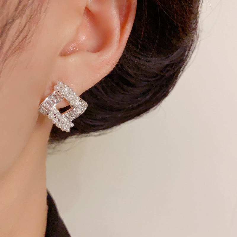 Luxury Pearl & Diamond-Shaped Stud Sliver Earrings – Geometric Design