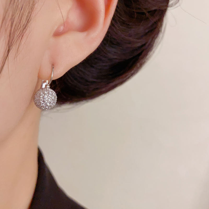 Luxury Micro-Inlaid Zircon Round Ear Cuff Earrings – Geometric Design