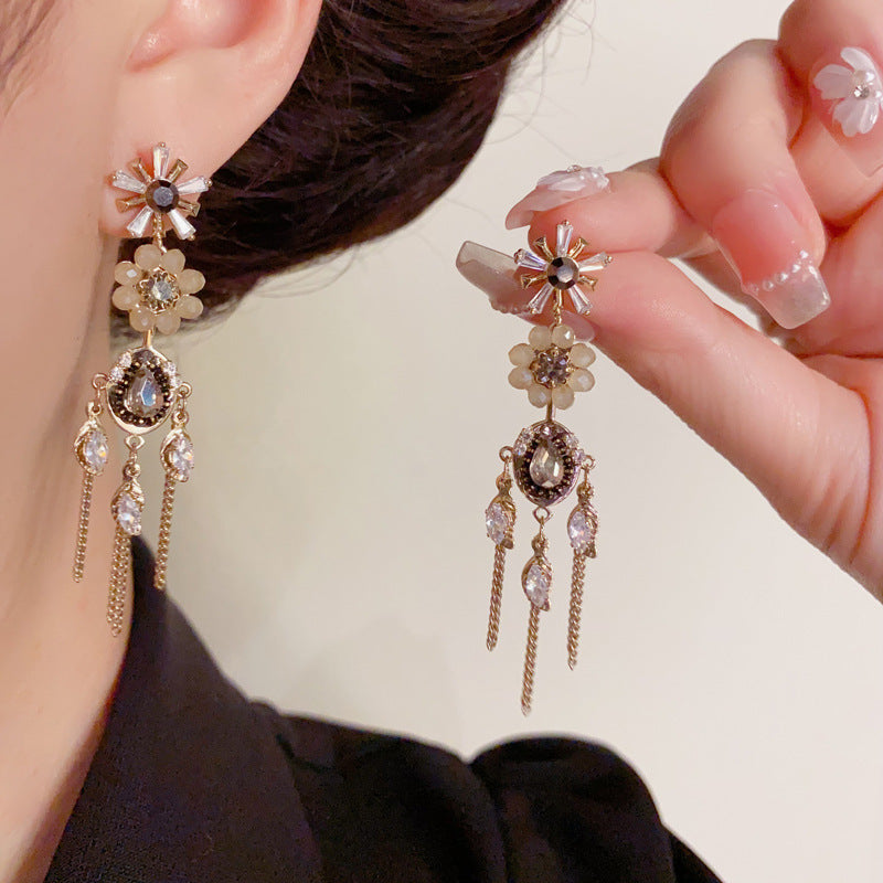 Luxury Petal Teardrop Chain Tassel Drop Earrings – Elegant Design