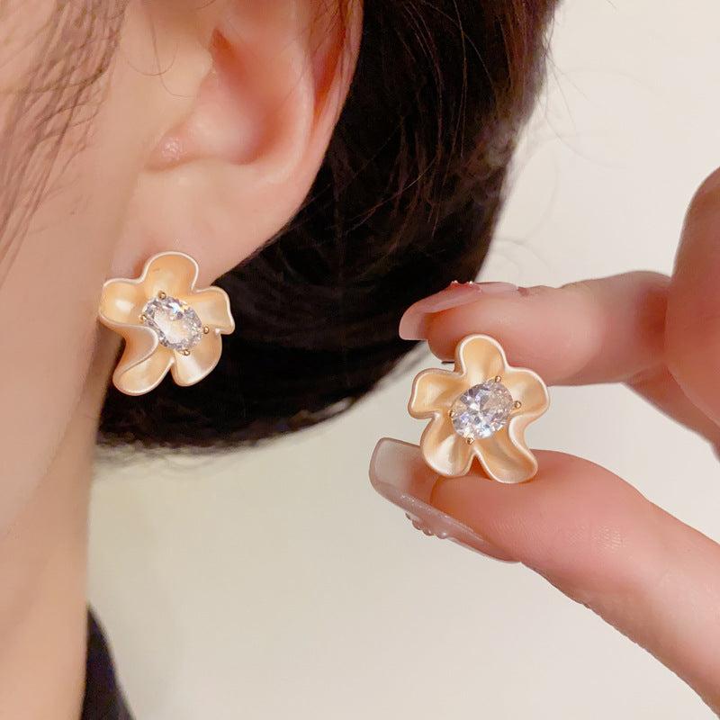 14K Gold Sweet Zircon Flower Stud Earrings – Elegant Floral Design