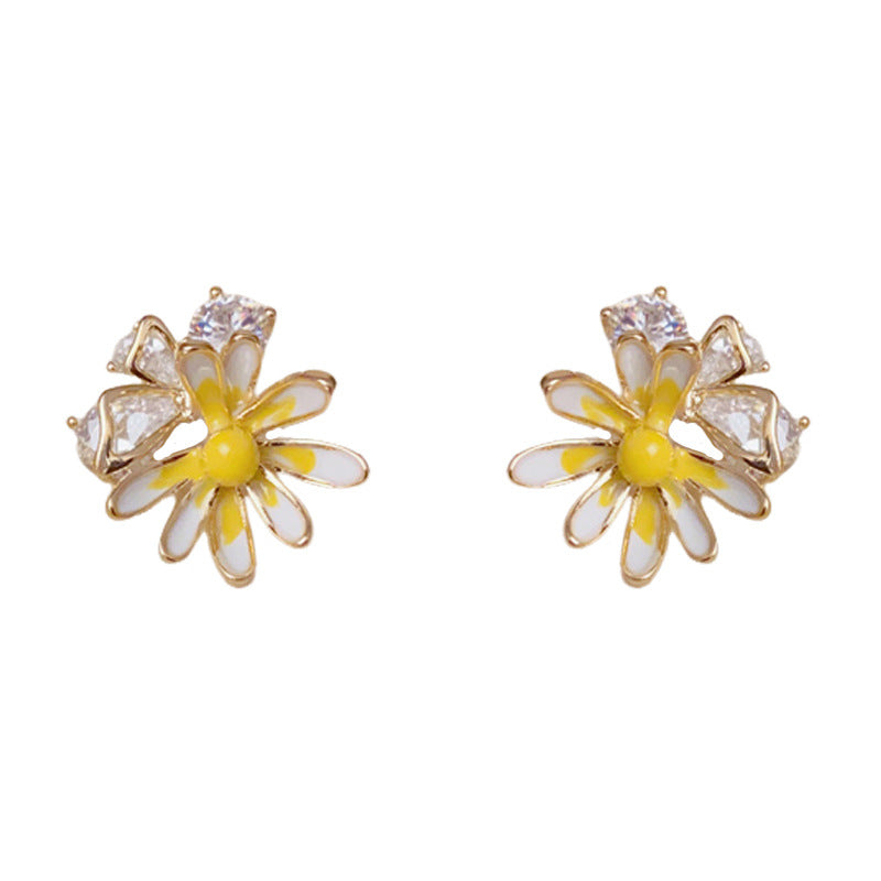 14K Gold Yellow Enamel & Zircon Daisy Stud Earrings – Elegant Design