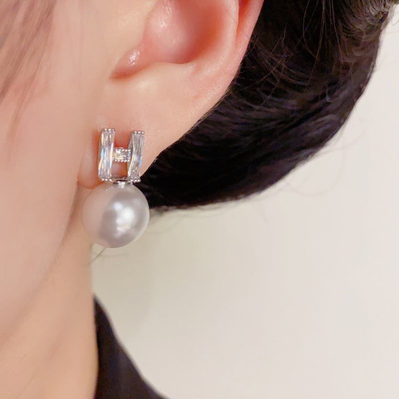 Luxury Zircon H Letter & Pearl Stud Earrings – Elegant Design