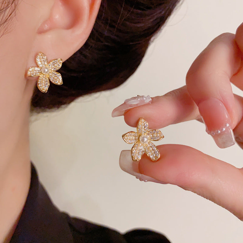 Elegant Zircon & Pearl Flower Stud Earrings – Floral Design