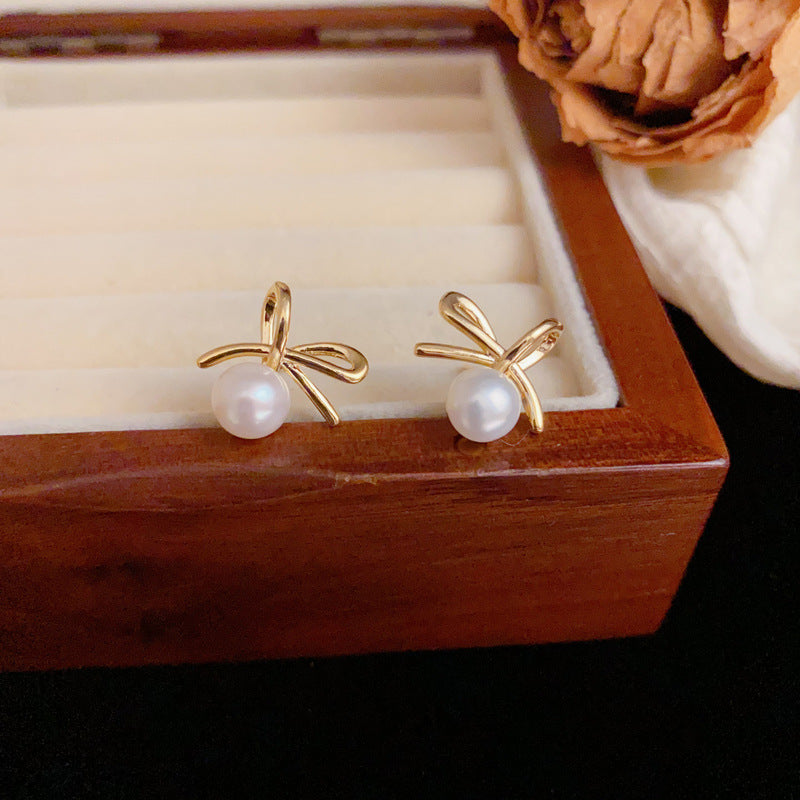 Elegant Bow & Freshwater Pearl Stud Earrings – Silver Needle Design