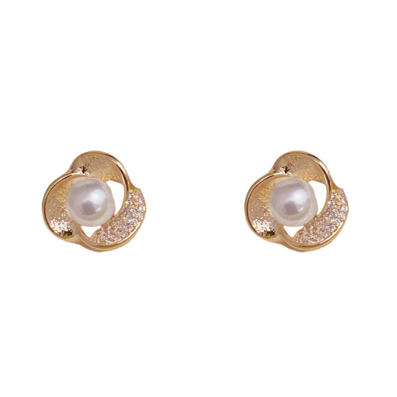 Elegant Zircon Metal-Wrapped Pearl Stud Earrings – Geometric Design