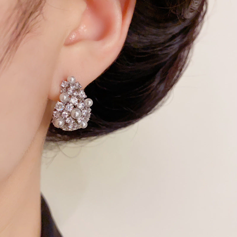 14K Gold Pearl Teardrop Stud Earrings – Elegant Sparkling Design