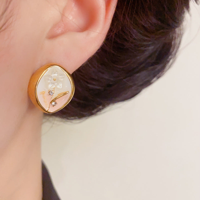 Sweet Gradient Flower Diamond-Shaped Gold Earrings– S925 Silver Needle