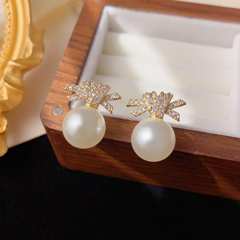 Luxury Zircon Knot Pearl Stud Earrings – Geometric Design