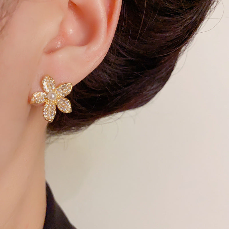 Elegant Zircon & Pearl Flower Stud Earrings – Floral Design