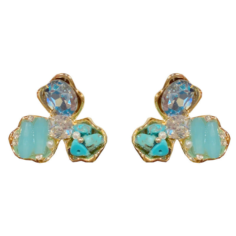 14K Gold Green Three-Petal Flower Stud Earrings – Elegant Minimalist