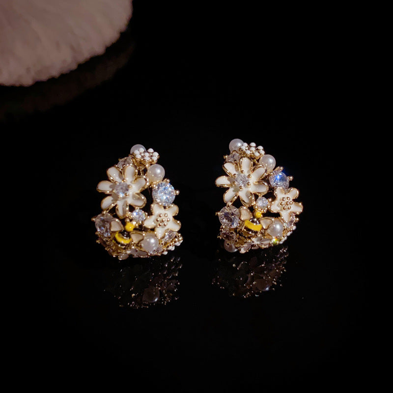 14K Gold Minimalist Bee Flower & Pearl Hoop Earrings – Elegant Design