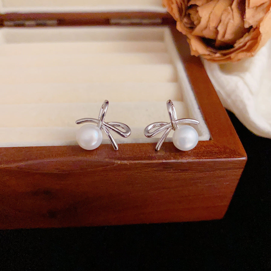 Elegant Bow & Freshwater Pearl Stud Earrings – Silver Needle Design