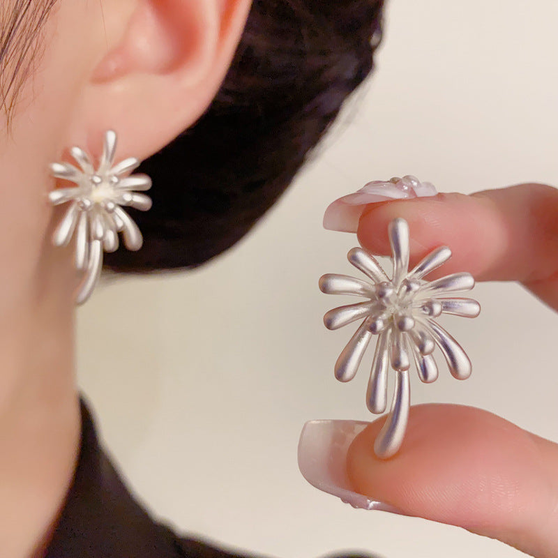 18K Matte Gold Luxury Metal Firework Earrings – Elegant Floral Design
