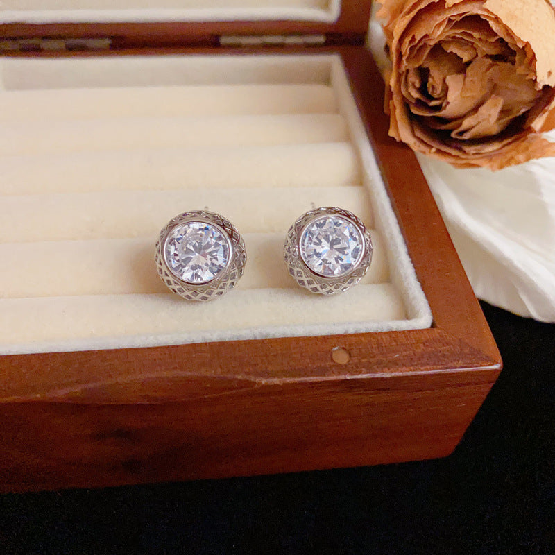 Luxury Metal Mesh & Zircon Round Stud Earrings – Geometric Design
