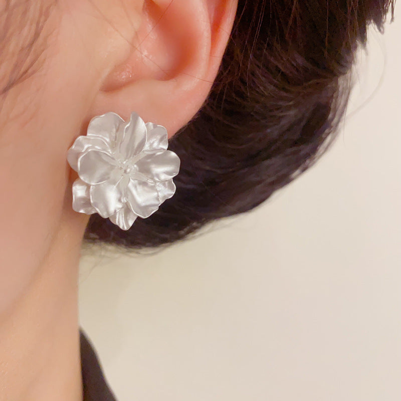 Elegant Flower Petal Stud Floral Earrings – S925 Silver Needle Design