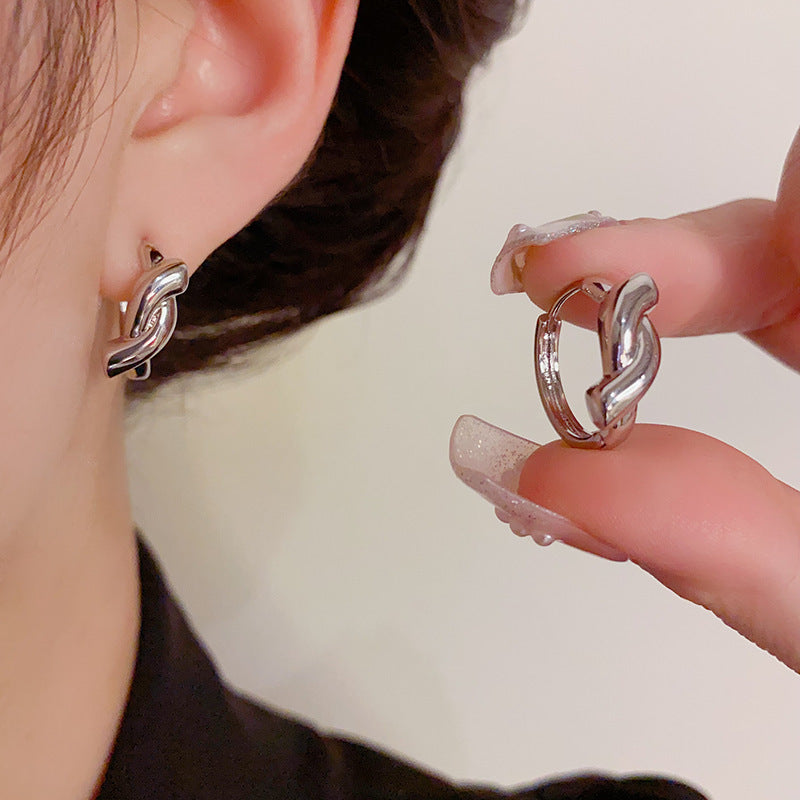 Luxury Metal Knotted Ear Cuff Earrings – Geometric Elegant Design