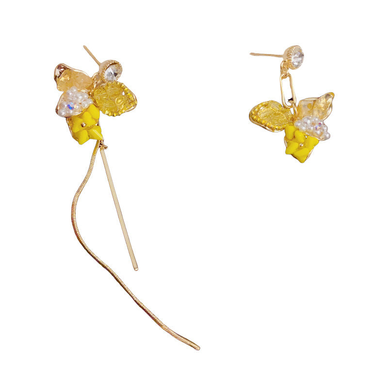 Asymmetric Flower Petal Tassel Gold Earrings – Elegant Floral Design