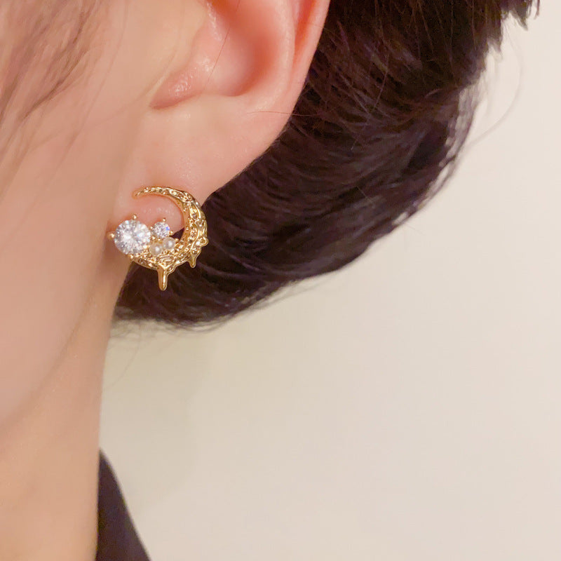 14K Gold Irregular Zircon Moon Stud Earrings – S925 Silver Needle